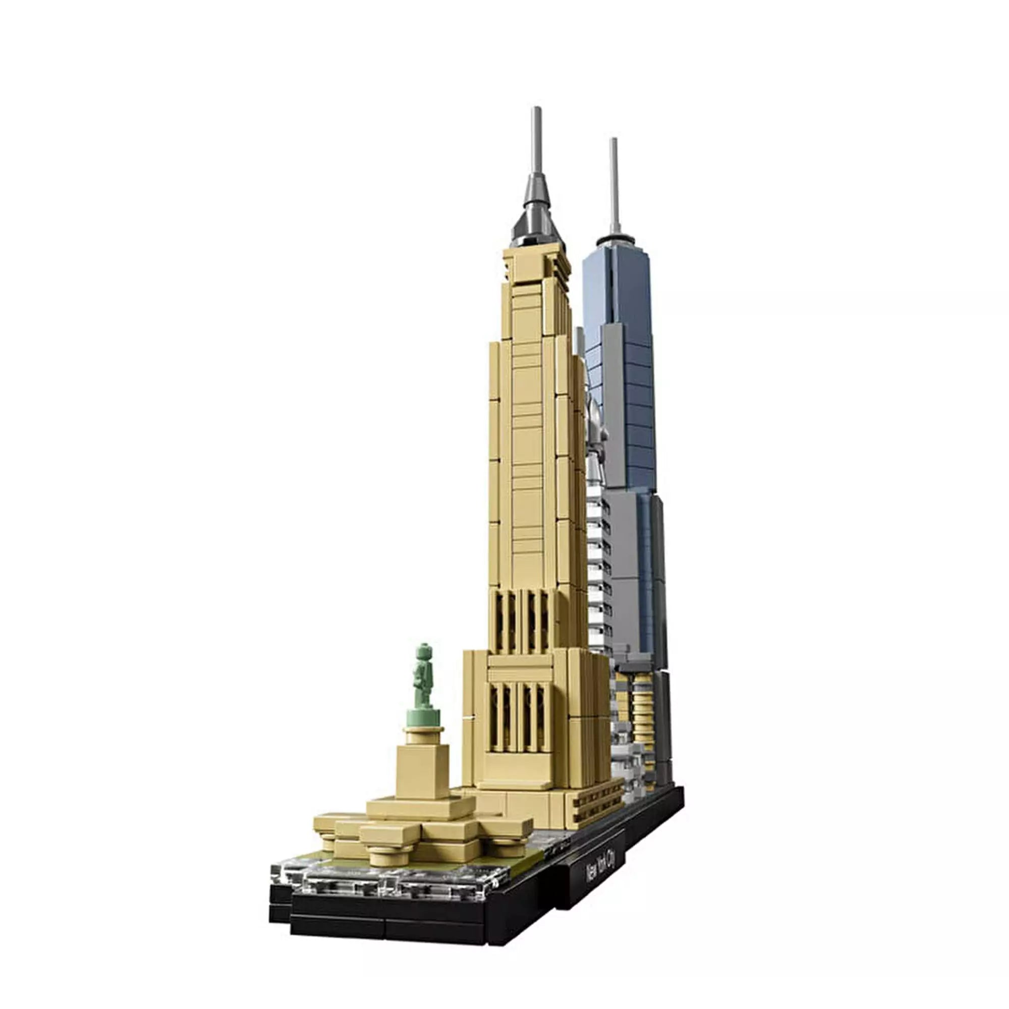 LEGO Architecture New York City (21028) oldalnézet bal felől – A városkép bal oldaláról fotózva, előtérben a Szabadság-szobor és az Empire State Building tömbje.