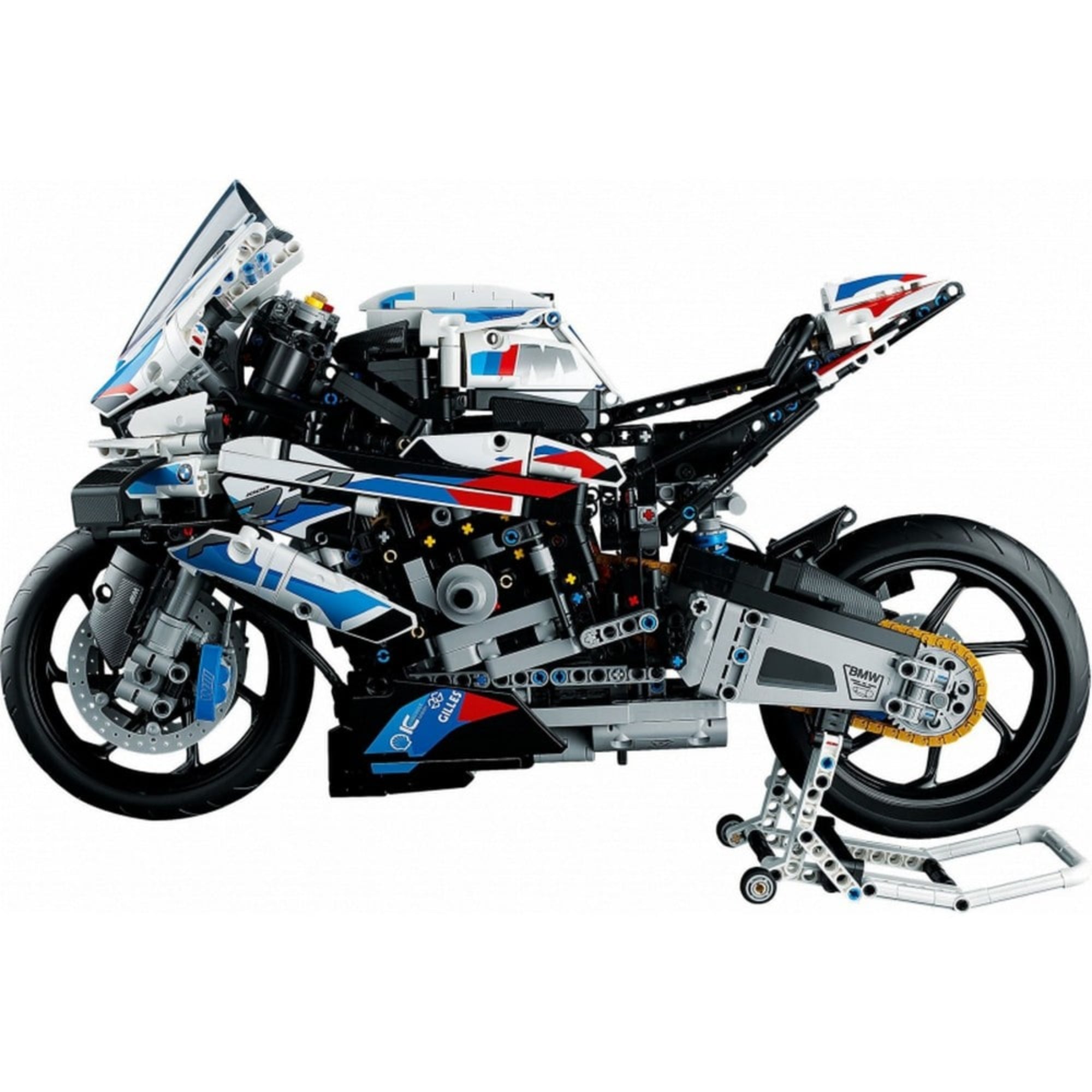 A LEGO Technic BMW M 1000 RR 42130 motorkerékpár részletes bal oldali nézete, ahol jól látszik a lánchajtás és a rugózás.