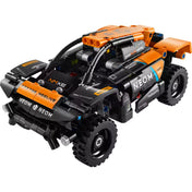 LEGO Technic NEOM McLaren Extreme E versenyautó (42166) doboza, amelyen a 252 elemből álló modell dinamikus képén a Pull-Back funkció is látható, 7 éves kortól ajánlva.