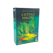 A Suttogó Rengeteg társasjáték doboza, varázslatos erdei jelenettel és a játék címével a zöld háttéren.
