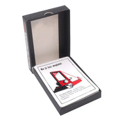 A Fekete történetek – Fantasy klasszikusok társasjáték nyitott doboza, a tetején egy "Ma jó lesz meghalni" című kártyával, amelyen egy guillotine rajza látható.