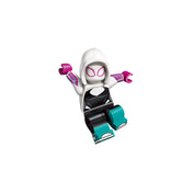 LEGO Gwen Stacy, más néven Spider-Gwen minifigura fehér csuklyás öltözetben, rózsaszín háló mintákkal.