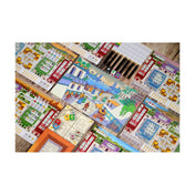 7 Csoda: Kockajáték társasjáték – a játékmezők, dobókockák és játékoslapok színes, részletes elrendezése felülnézetből.