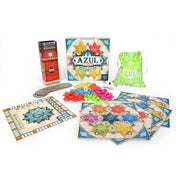 Azul: Summer Pavilion – A játék teljes tartalma kiterítve: játéktáblák, színes csempék, pontozótábla, torony és kiegészítők fehér háttéren.