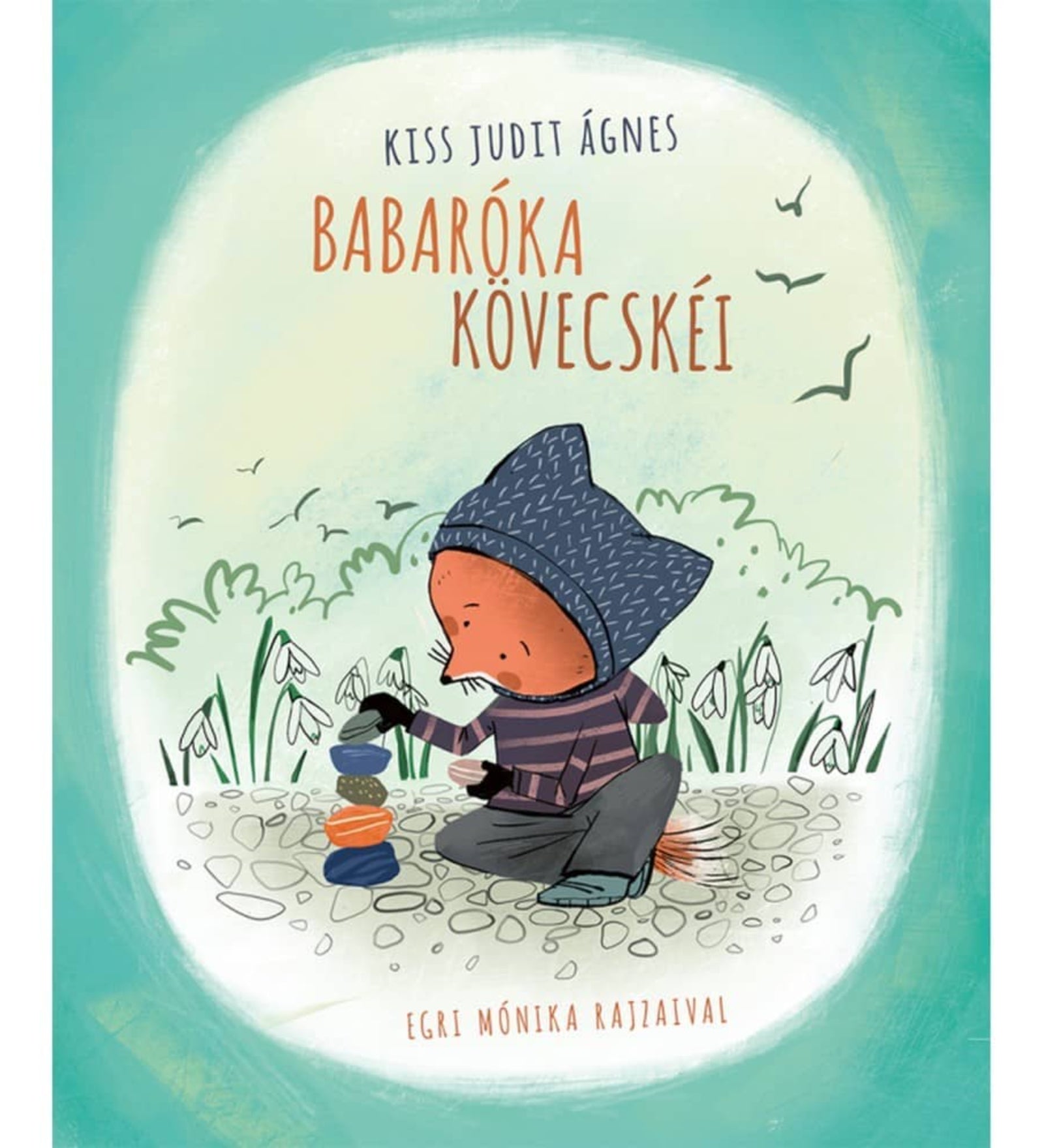 Babaráka kövecskéi mesekönyv borító, rajzon egy kis rókaszerű figura köveket rak egymásra hóvirágok között, pasztell zöld háttérrel.