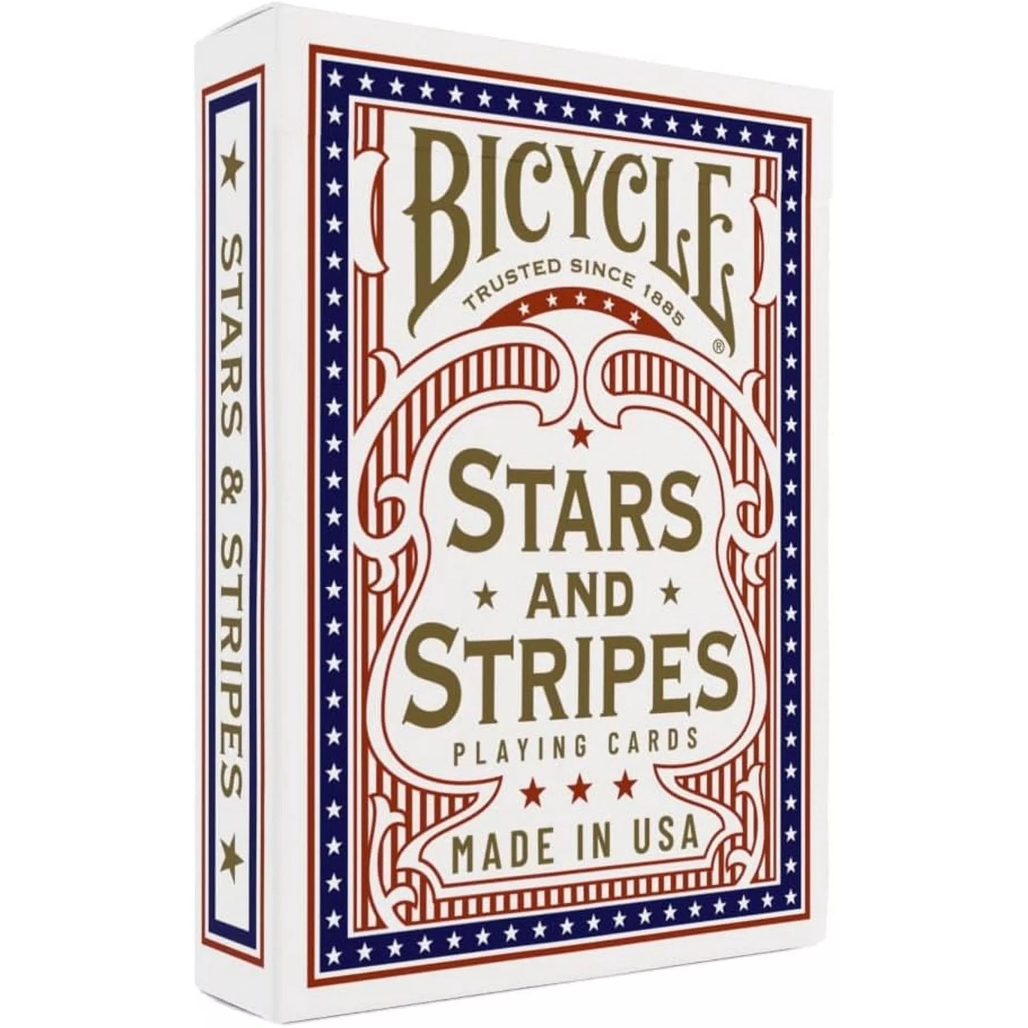 A Bicycle Stars and Stripes kártyapakli doboza közelről, fehér alapon piros, kék és arany díszítéssel, a „Made in USA” felirattal.