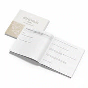 Boldogság napló – napi megerősítésekkel belső oldalak: Nyitott napló kérdésekkel és kitölthető oldalakkal, amelyek segítik a hála, önismeret és pozitív gondolkodás fejlesztését.