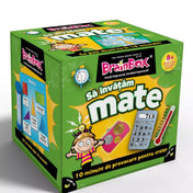 „BrainBox – Să învățăm mate társasjáték zöld színű doboza közelről, a matematikai illusztrációkkal és a játék logójával.”