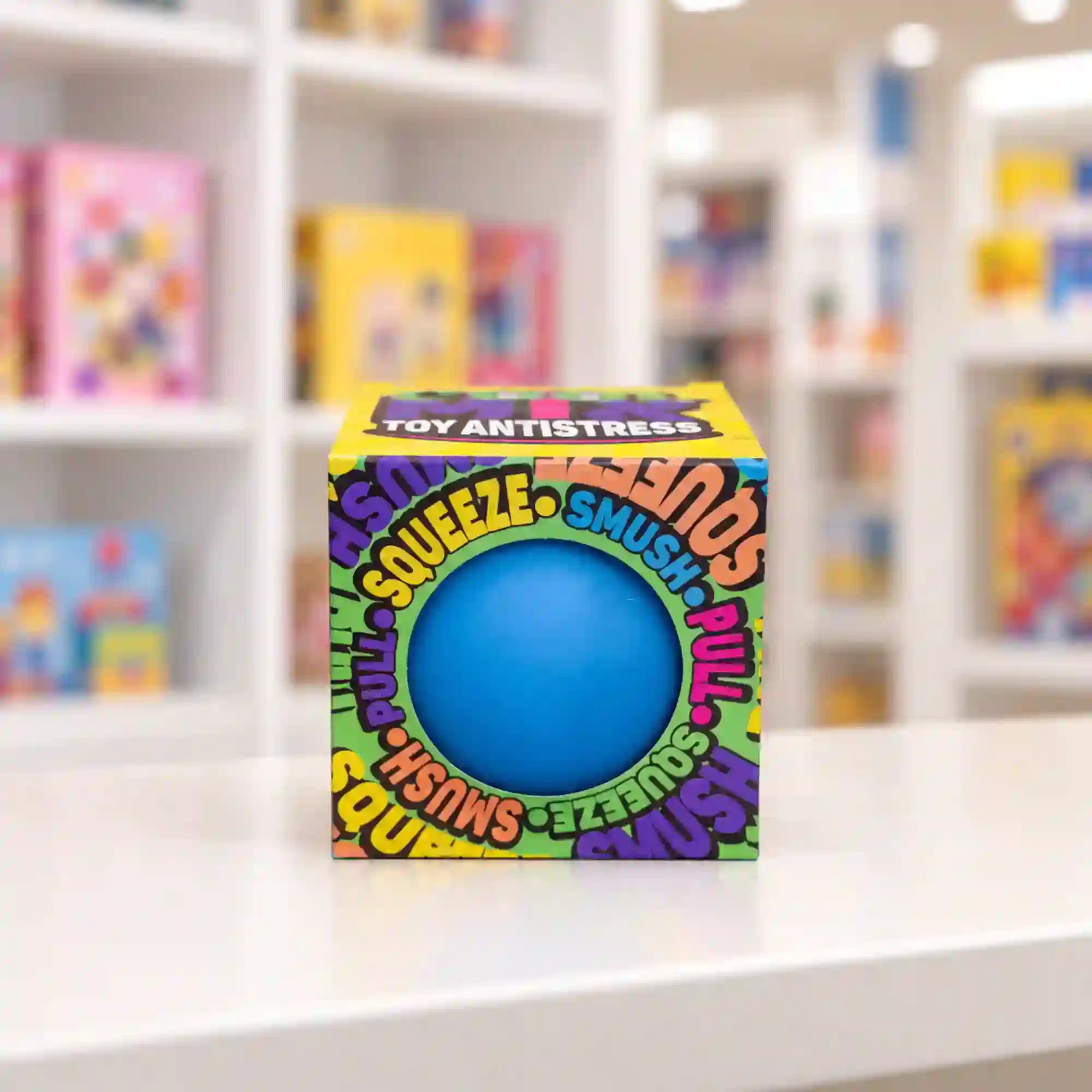 Cool Mix stresszlabda (kék) – kék stresszlevezető labda színes Cool Mix Toy Antistress dobozban, üzleti környezetben.