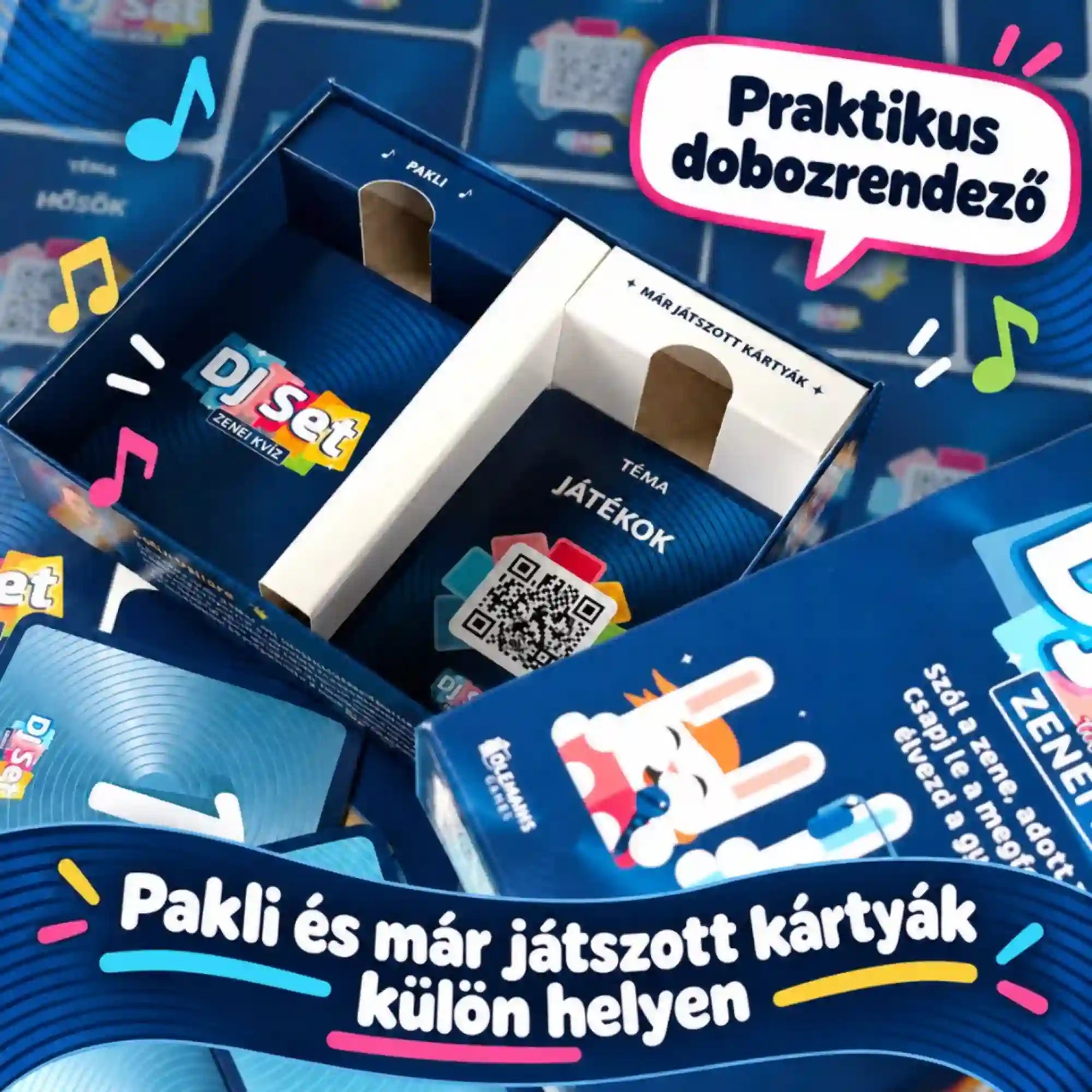 DJ Set zenei kvíz magyar nyelvű társasjáték nyitott doboza, külön rekeszekkel a paklinak és a már kijátszott kártyáknak, körülötte színes játékkártyákkal.