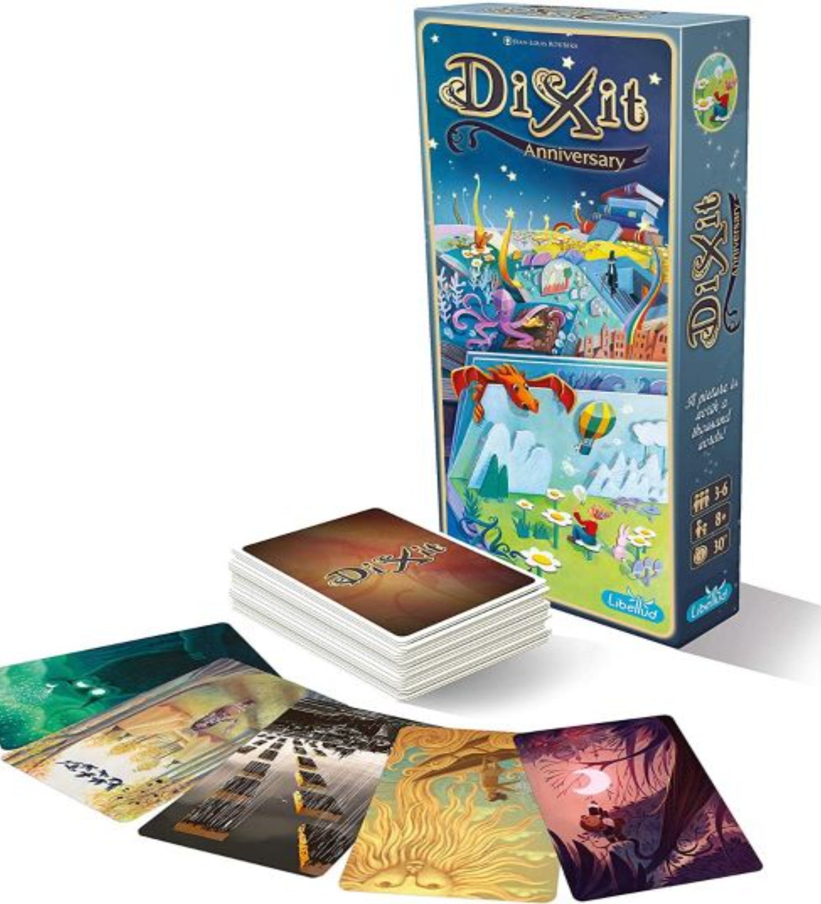 A Dixit Anniversary társasjáték doboza, amely mellett egy pakli játékkártya és néhány színes, művészi illusztrációval ellátott kártya látható. A doboz kék színű, mesebeli jelenetekkel díszített borítóján varázslatos világok, például egy repülő sárkány és egy léggömb jelenik meg. A kártyák változatos, részletgazdag grafikái a játék kreatív és fantáziadús jellegét tükrözik.