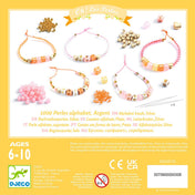 „Djeco 1000 Perles Alphabets készlet hátoldala, a gyöngyök és karkötőötletek bemutatásával.”