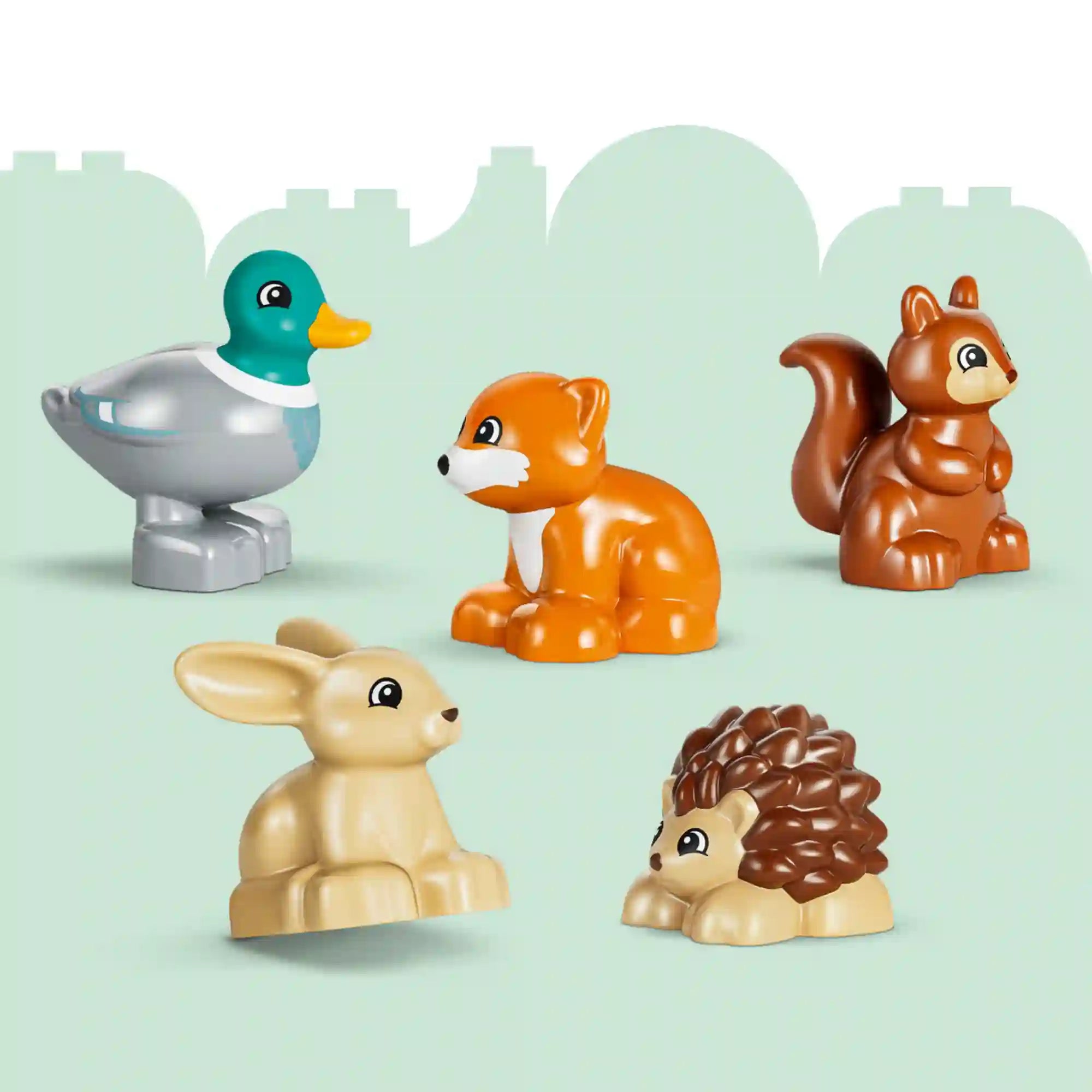 LEGO DUPLO Vadállatok erdei felfedezőkészlete (10480) állatfigurái, köztük egy kacsa, róka, mókus, nyúl és sün, amelyek az erdei szerepjátékokat és a természet felfedezését teszik izgalmassá.