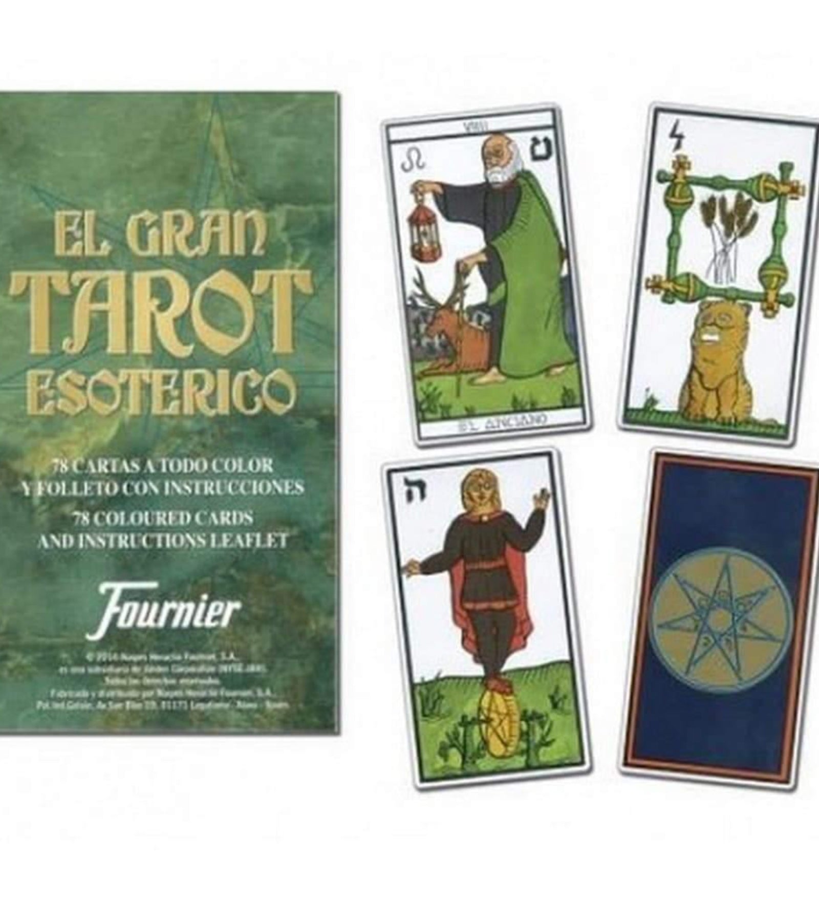 A képen az El Gran Tarot Esoterico kártyacsomag látható, mely 78 színes lapot és egy útmutatót tartalmaz. A zöld színű dobozon arany betűkkel olvasható a csomag neve és a gyártó, Fournier logója. A kibontott kártyák különleges szimbólumokat és karaktereket ábrázolnak, például egy öreg bölcset lámpással (El Anciano), egy oroszlánt és különféle misztikus tárgyakat. A hátlap sötétkék alapon arany csillag szimbólummal díszített. A lapokon héber betűk és asztrológiai jelek is szerepelnek.