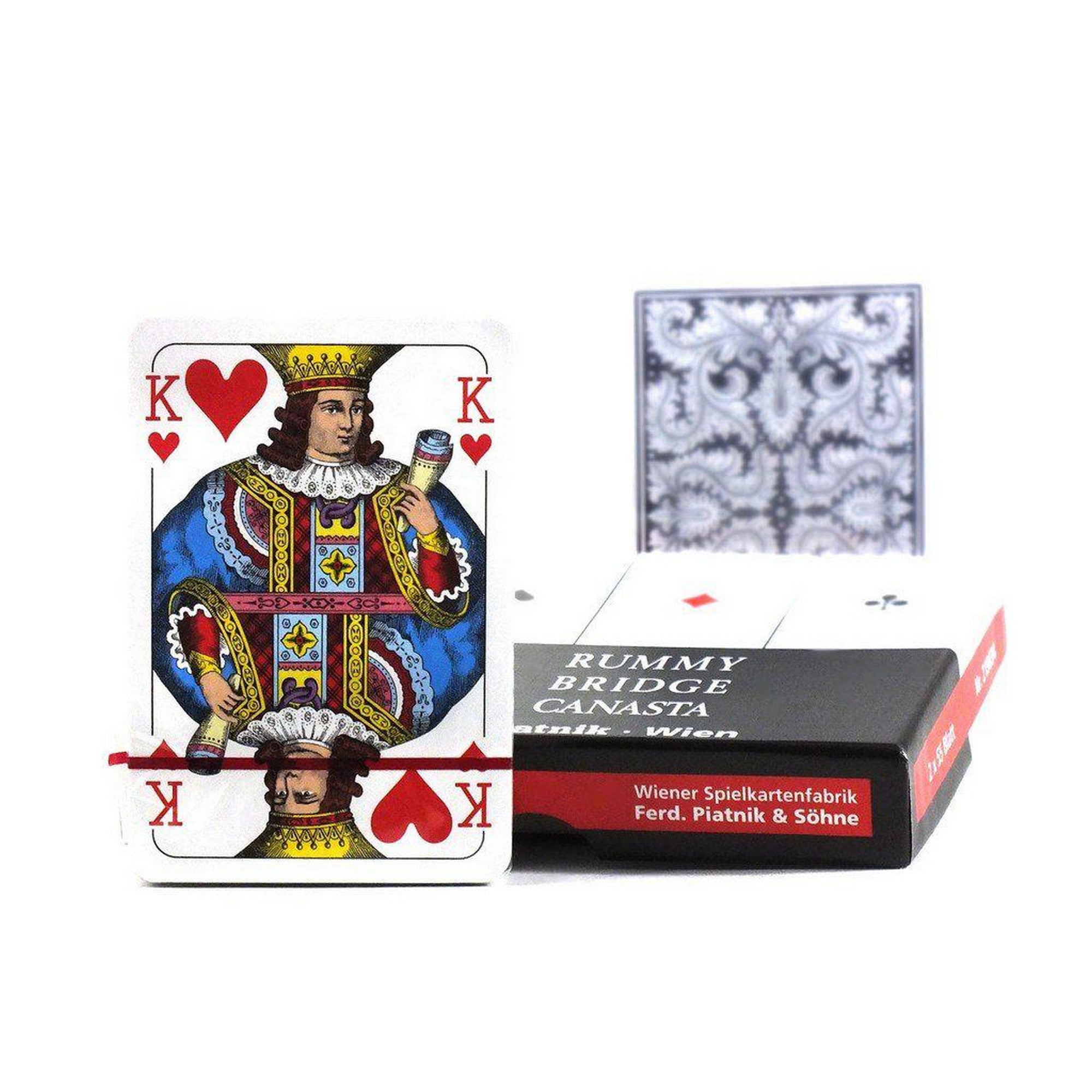 Piatnik Rummy Bridge Canasta kártya készlet – kőr király lap, kártyapakli és mintás hátlapú lapok a doboz mellett.