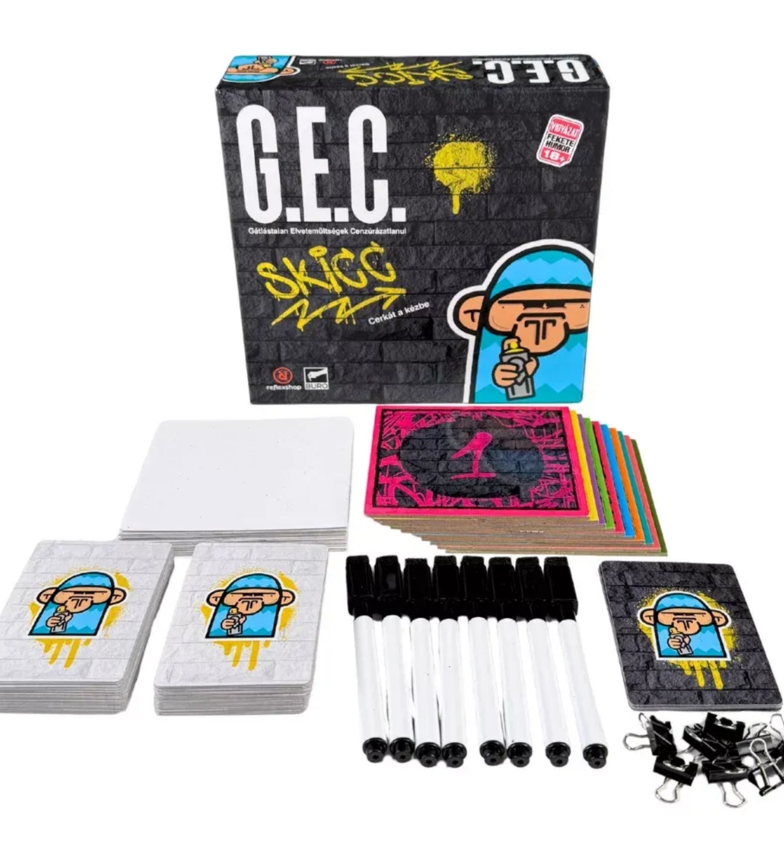 G.E.C. – Skicc társasjáték teljes tartalma kiterítve: a graffitis stílusú doboz előtt színes feladatkártyák, üres rajzlapok, jelölők, filctollak és csipeszek sorakoznak.