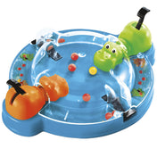 Hungry Hungry Hippos Grab & Go hordozható játéktábla közelről, két vízilóval és színes golyókkal.