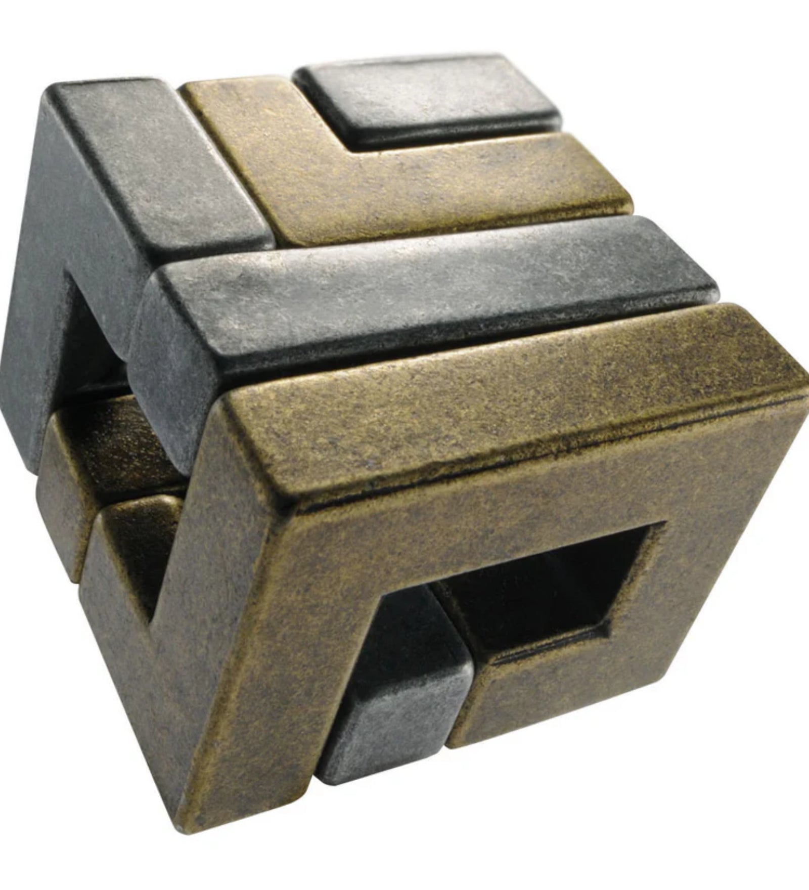 Kétféle színű, bronz és sötétszürke fém elemekből álló Huzzle Cast Coil logikai játék, kompakt kockaformára összeállítva.