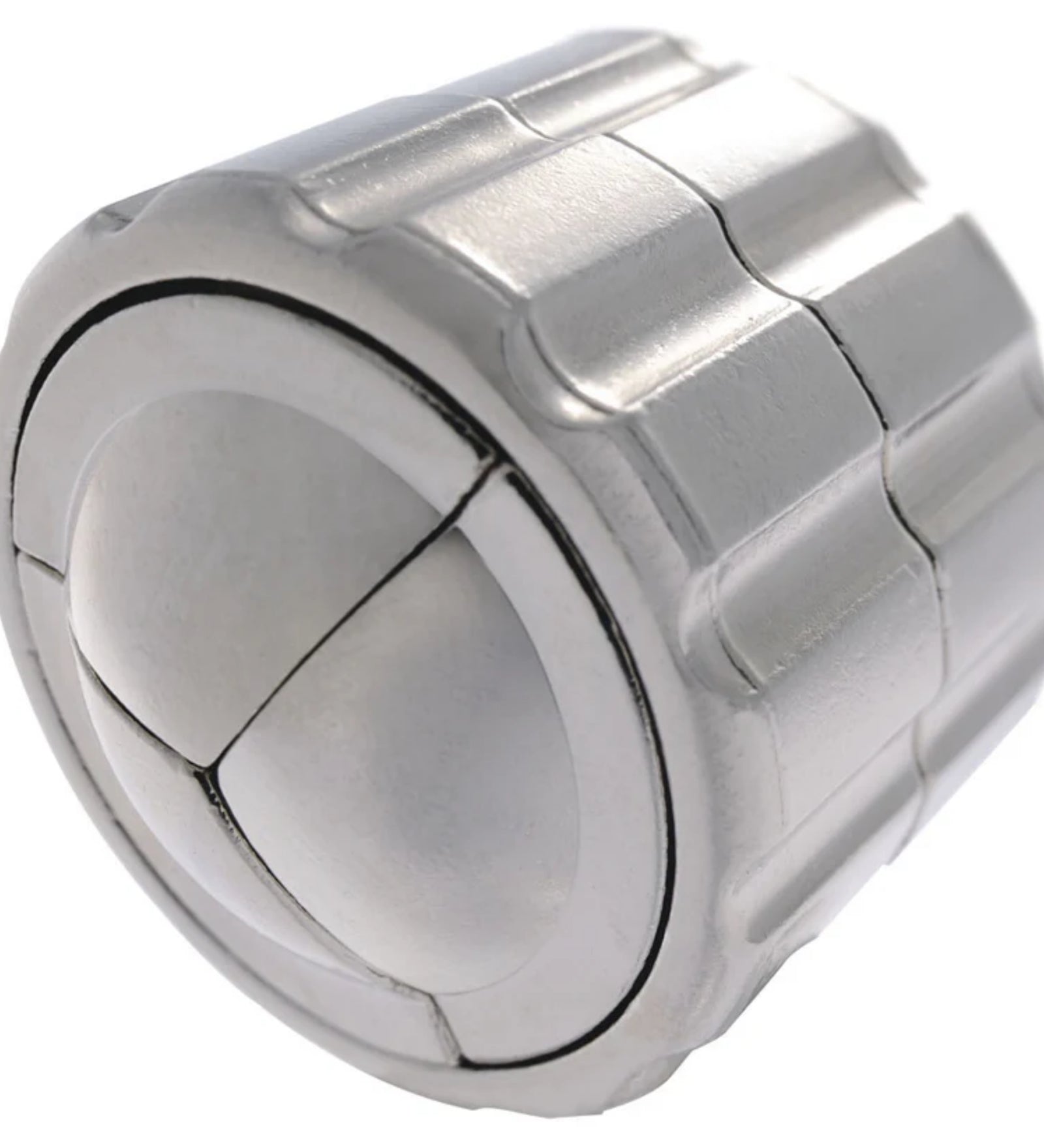 A Huzzle Cast CYLINDER kirakó ezüst színű, bordázott felületű, henger formában összeállítva.