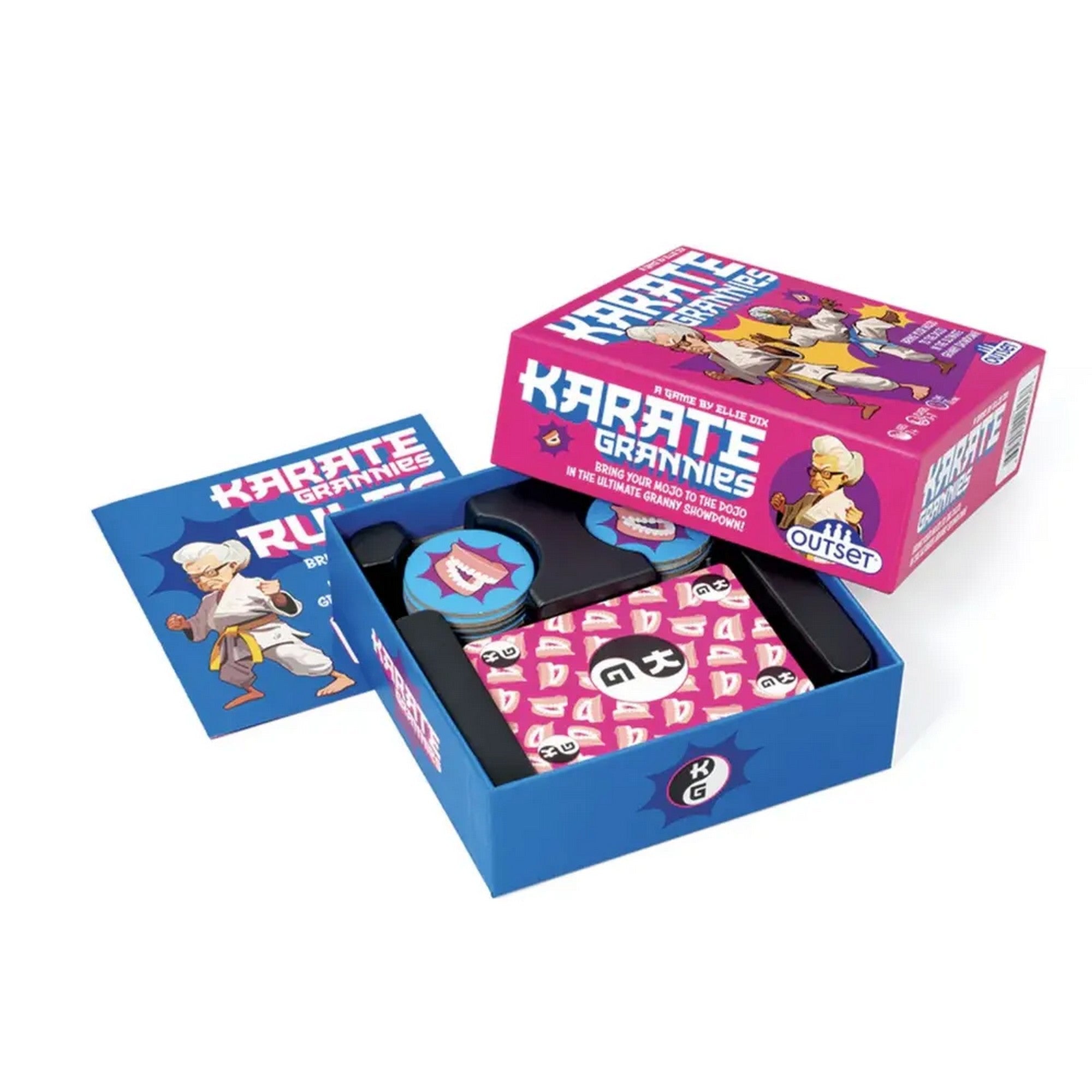 Karate Nagyik társasjáték nyitott doboz tartalma, kártyákkal, zsetonokkal és szabálykönyvvel, áttekinthető elrendezésben