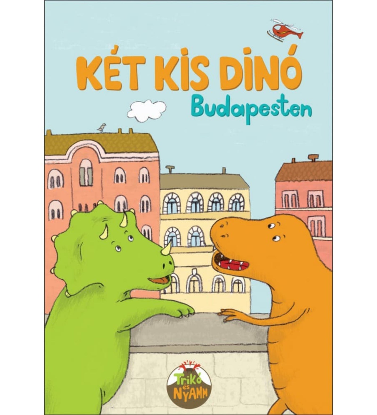 A „Két kis dínó Budapesten” című gyerekkönyv borítója. A képen a két főszereplő, a zöld Nyamm és a narancssárga Trikó látható, akik egy budapesti háztető előtt beszélgetnek. A háttérben klasszikus pesti bérházak homlokzata és egy piros helikopter repül az égen. A borító játékosan jeleníti meg, hogyan kalandozik a két kis dínó Magyarország fővárosában.
