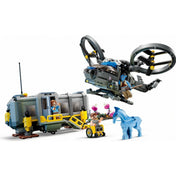 A LEGO Avatar Floating Mountains: Site 26 & RDA Samson (75573) jelenet, egy Na’vi helikopterrel támad, miközben Jake tolókocsival megközelíti a konténert és egy direhorse-t.