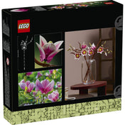LEGO Botanicals Magnolia Branches 11510 készlet dobozának hátoldala, amely a magnólia virágok részleteit és dekorációs használatát mutatja.