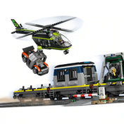 LEGO City 60508 Police Train Heist helikopter és rendőrvonat közelről, daruval emelt széf jelenettel.