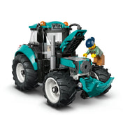 LEGO City Tractor (60498) – a traktor nyitott motorháztetővel, szerelést végző minifigurával.
