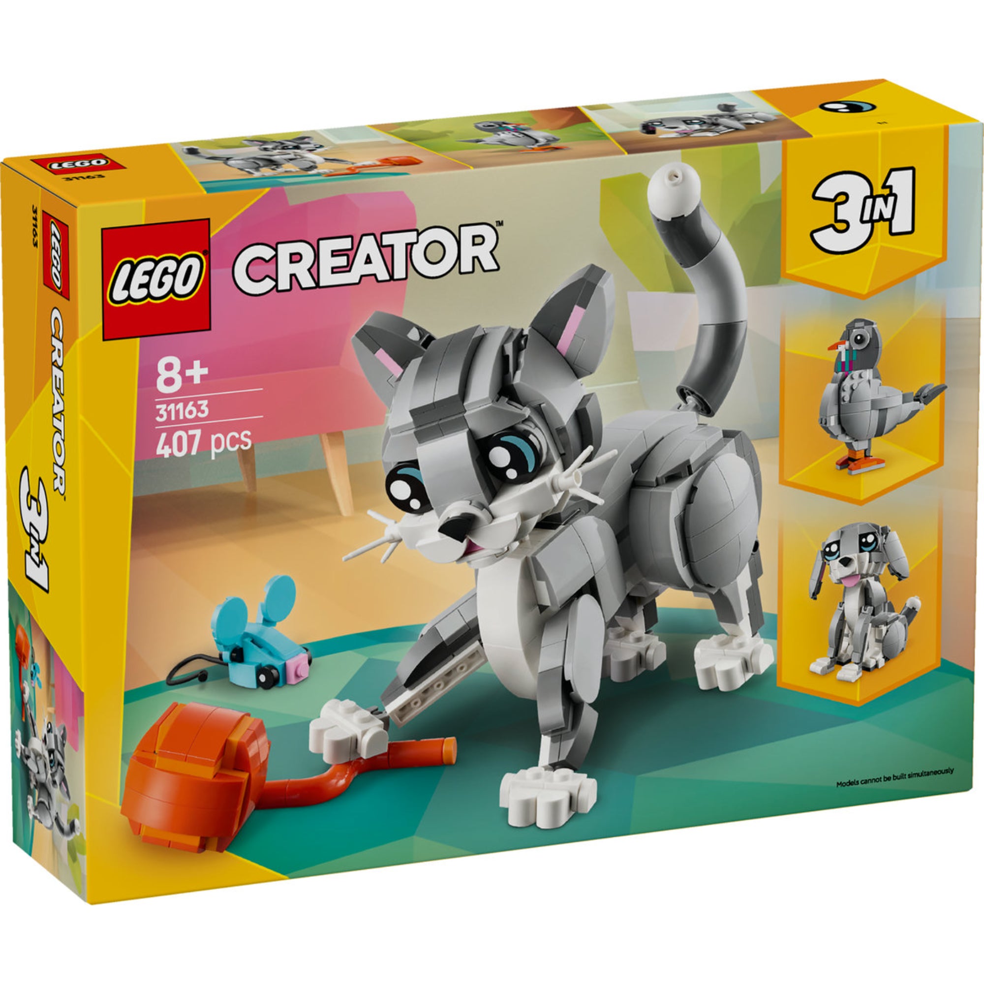 A LEGO Creator 3 az 1-ben Játékos Macska 31163 készlet dobozának hátoldala, bemutatva a három lehetséges állatmodellt – egy macskát, egy kutyát és egy galambot – amiket a készletből építeni lehet.