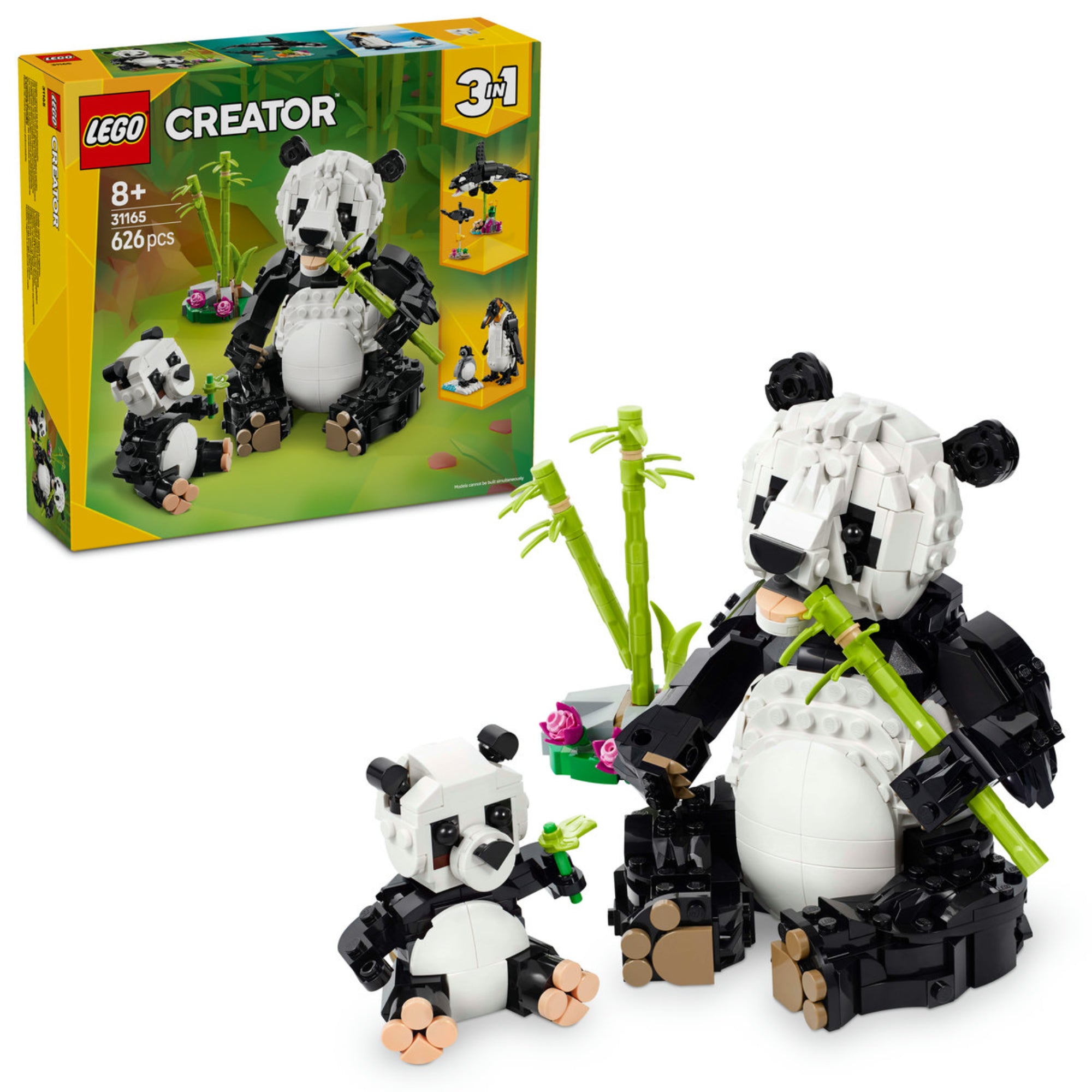 A LEGO Creator 3 az 1-ben Vadállatok: Panda család 31165 készlet, amelyen egy nagy panda figura bambuszszállal, egy kisebb panda figura, és a doboz látható, ahol más állatmodellek is megjelennek, mint a pingvin és az orka.