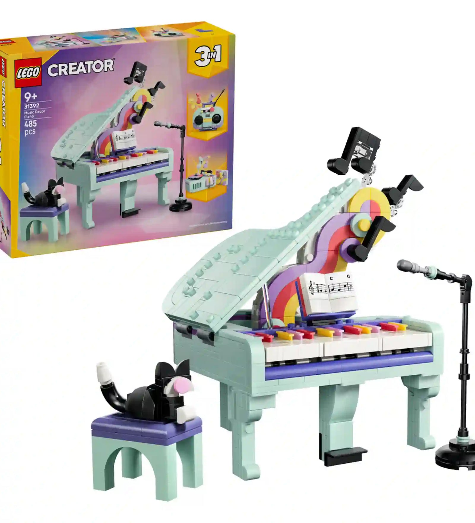LEGO Creator: Zongora 31392, 485 darabos készlet megépített modellje világoskék koncertzongorával, színes billentyűkkel, mikrofonállvánnyal, cicás székkel és a dobozképpel.