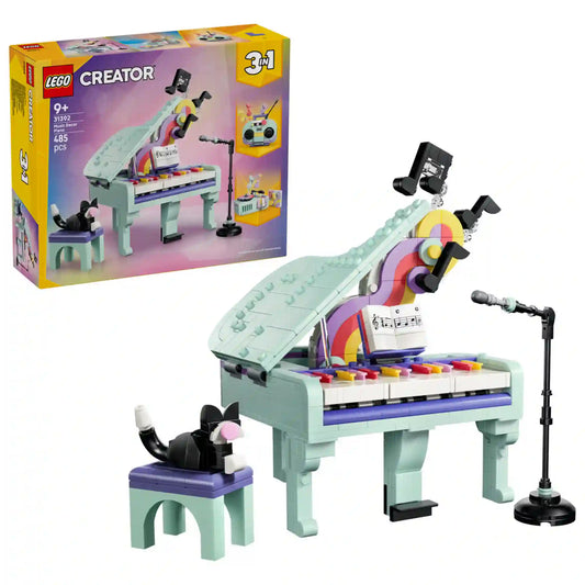 LEGO Creator: Zongora 31392, 485 darabos készlet megépített modellje világoskék koncertzongorával, színes billentyűkkel, mikrofonállvánnyal, cicás székkel és a dobozképpel.