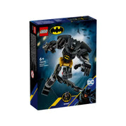 A képen a LEGO DC 76270-es szett doboza látható, amely a „Batman: Mech Armour” névre hallgat. A csomag egy erőteljes, fekete-arany színű, páncélozott robotruhát tartalmaz, amelybe Batman minifigurája illeszthető. A mech figura ikonikus denevéres logóval, hatalmas mozgatható karokkal és egy denevérszárny formájú kiegészítővel van felszerelve.