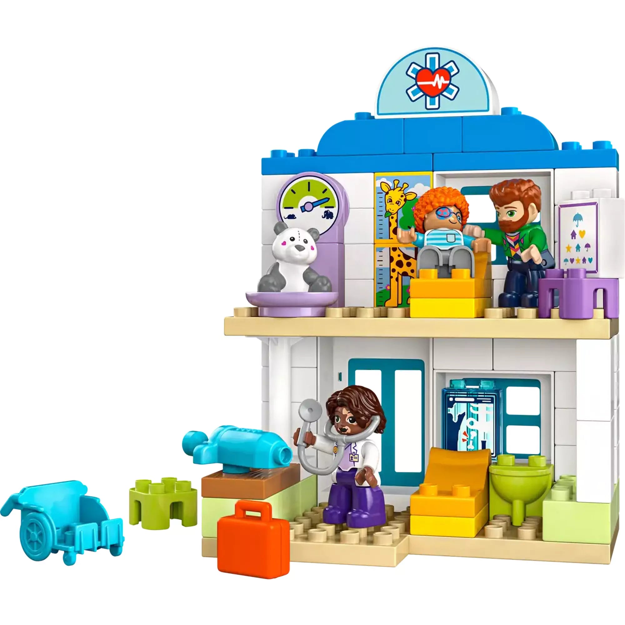 A LEGO DUPLO Első látogatás az orvosnál (10449) épületmodellje, amely bemutatja a részletesen kidolgozott orvosi rendelőt és kiegészítőit, mint a tolószék és a játékszerszámok.







