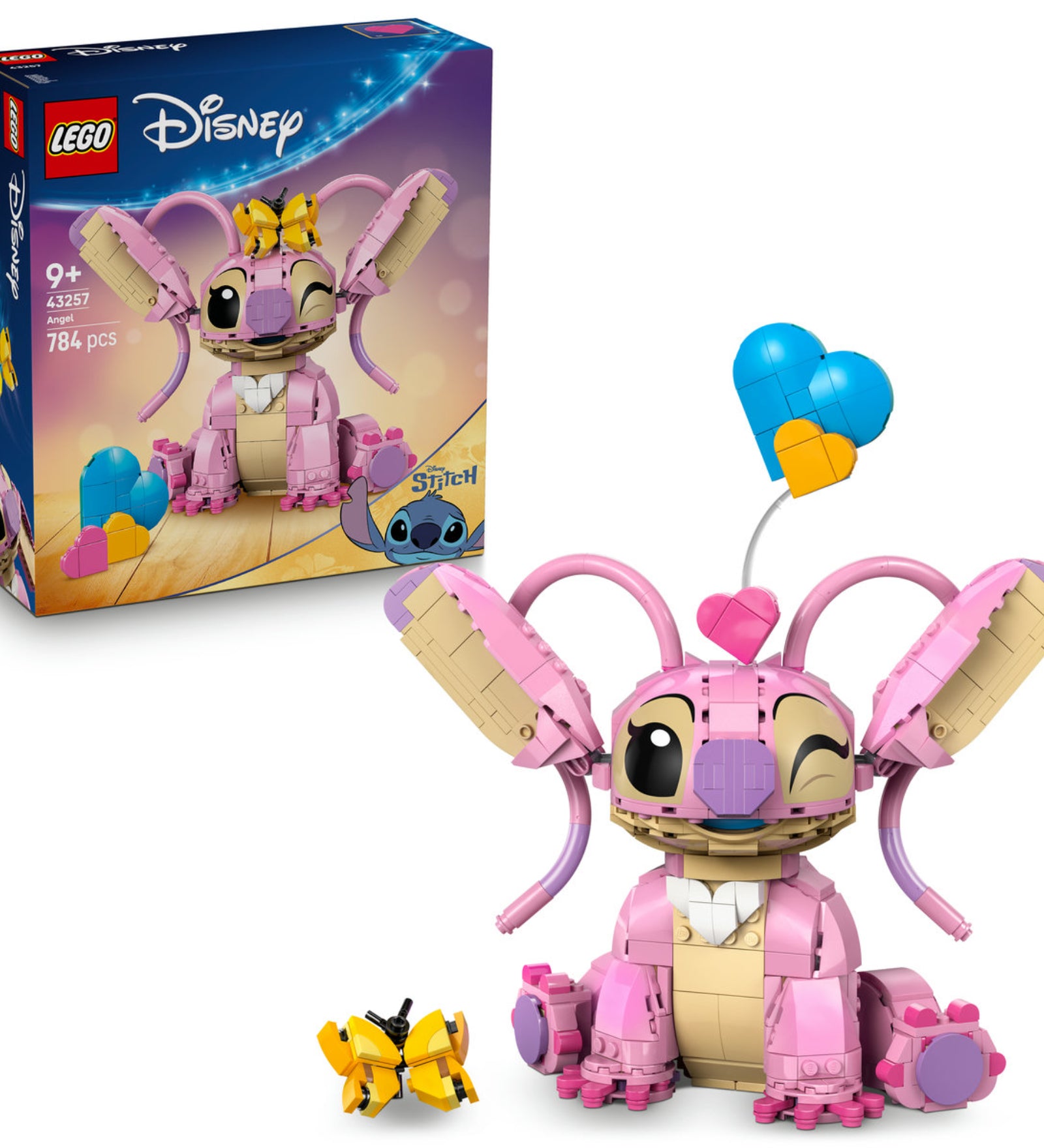 A LEGO Disney 43257 Angel készlet főképe, amelyen a rózsaszín LEGO Angel figura ülve látható szív alakú léggömbbel és sárga pillangóval, a háttérben a termék dobozával.