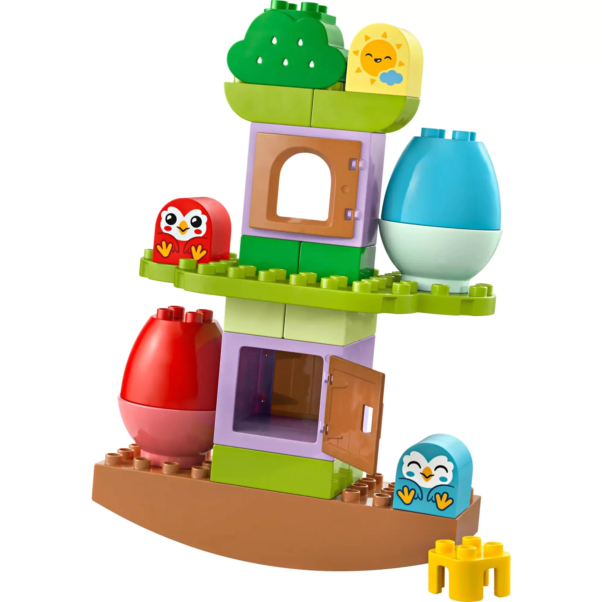 LEGO® DUPLO® Mérlegfa (10440) szett részletei, beleértve a baglyokat és a színes tojásokat.