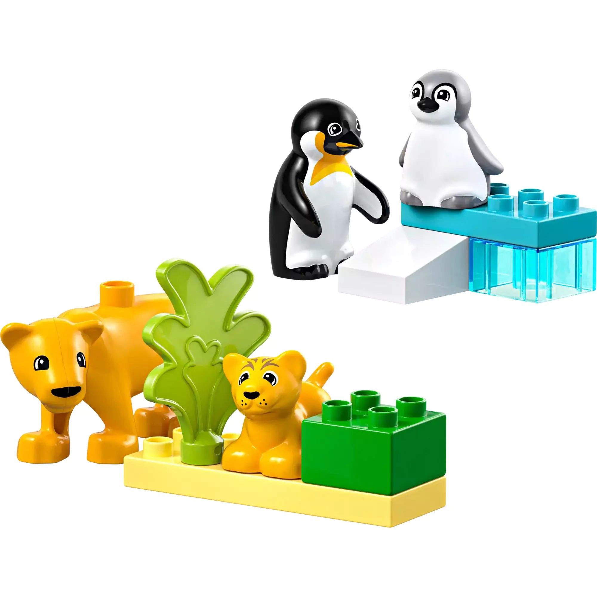 Épített jelenet részlet LEGO Duplo Állatcsaládok a vadvilágban (10442): Oroszlánok a füves élőhelyükön, míg a pingvinek a jégcsúszdát használják.