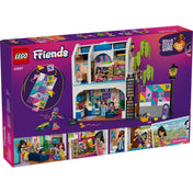 LEGO Friends Liann’s Family House (42687) hátoldali dobozkép, kétszintes ház belső terekkel és gördeszkás jelenettel.