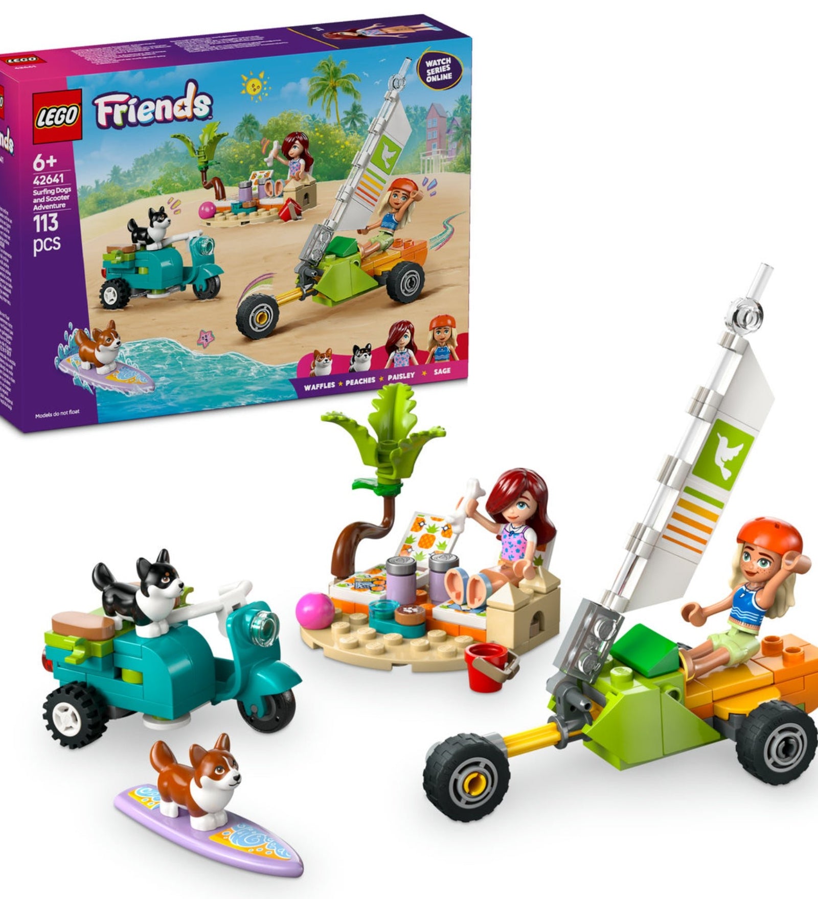 A LEGO Friends Szörfös kutyák és robogós kalandok 42641 szett elemei bemutatva. A képen Sage és Paisley mini-babák, két corgi figura, egy robogó szörfdeszkával, egy szárazföldi jacht és egy pihenősarok strandkiegészítőkkel látható. A színes háttér és a részletes elemek inspirálják a gyerekek kreatív szerepjátékát.