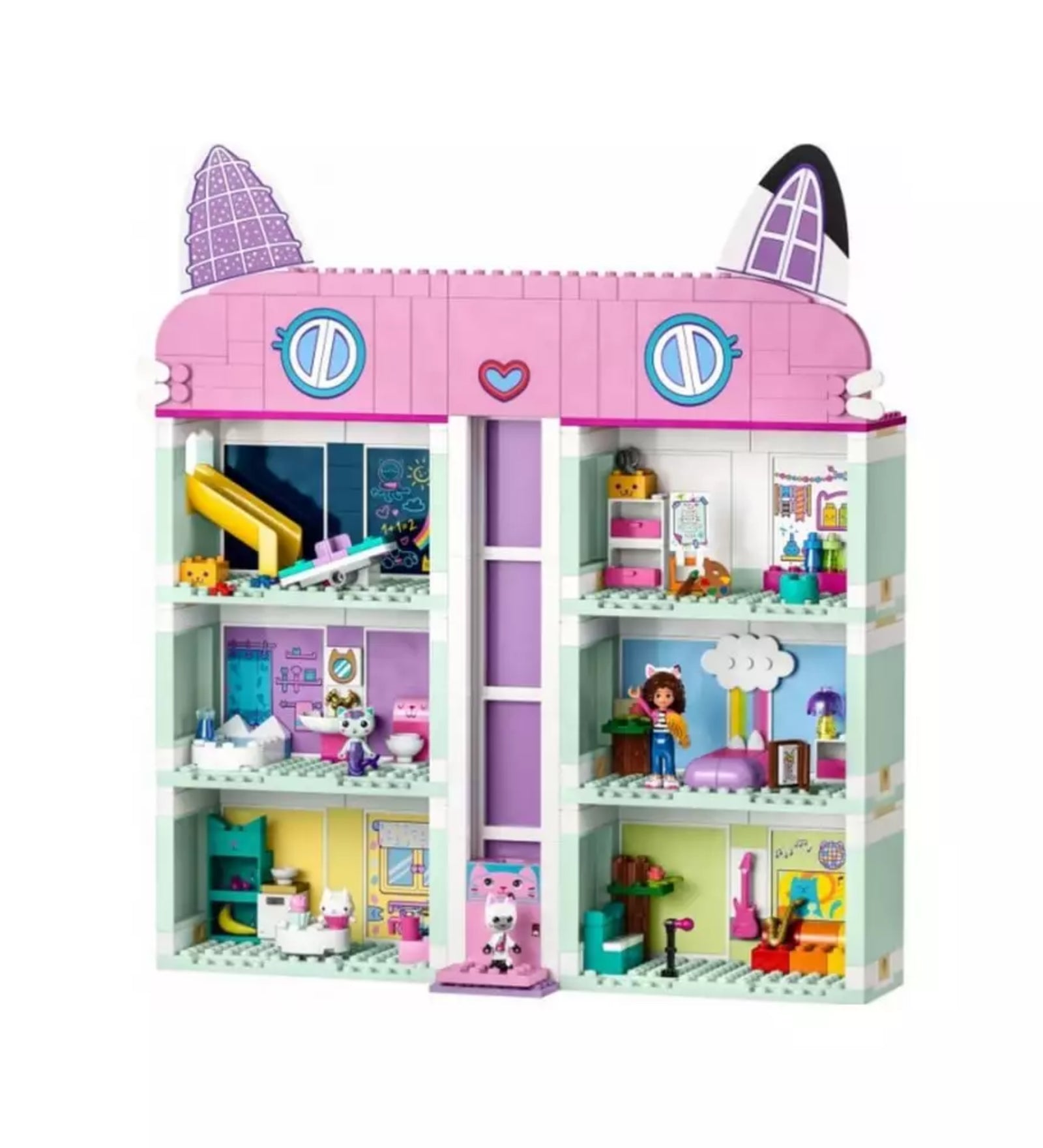 LEGO Gabby babaháza (10788) összeépített változata, háromszintes, rózsaszín tetős babaház kilenc berendezett szobával és figurákkal.