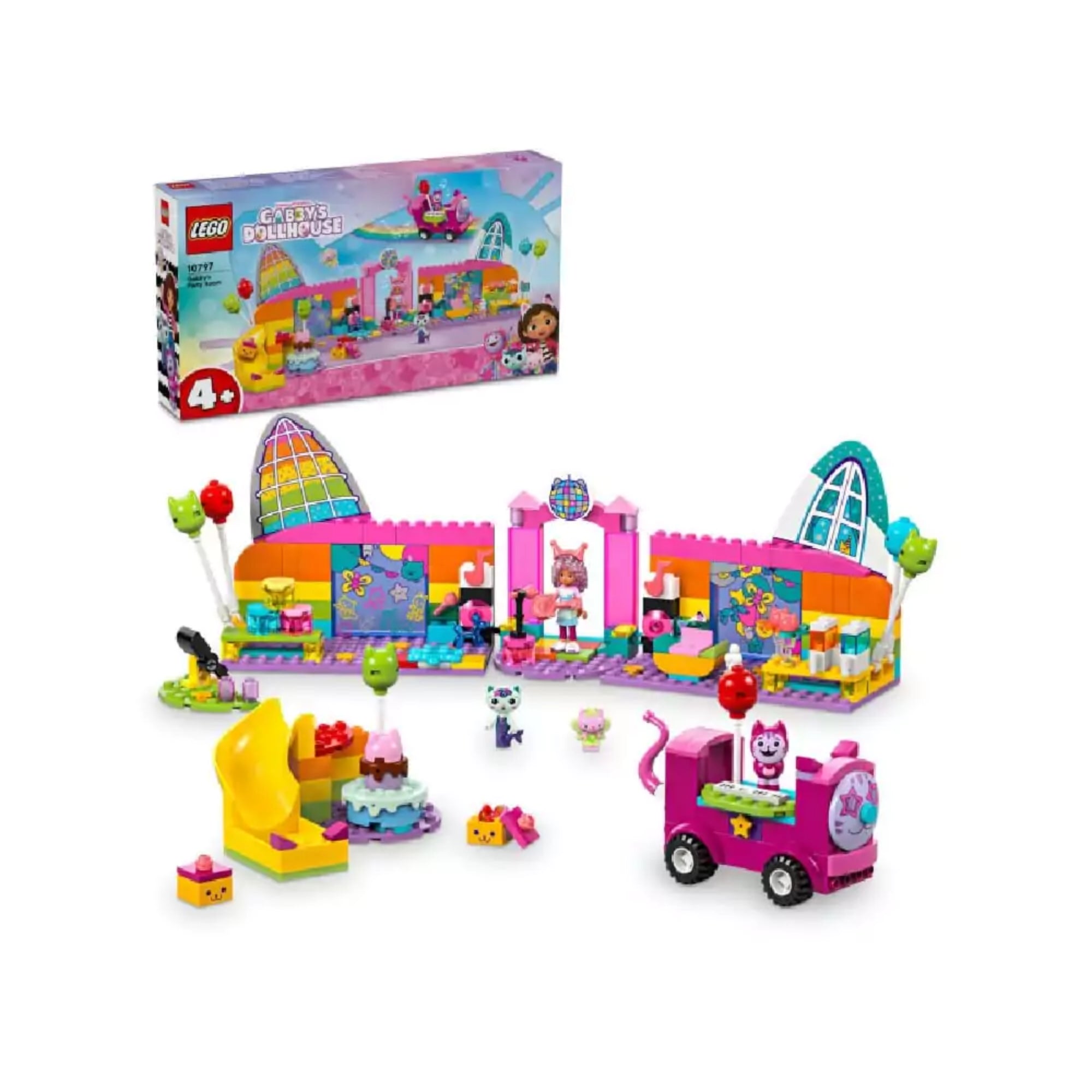 LEGO Gabby’s Dollhouse Gabi partiszobája (10797) szett, elöl a teljesen megépített szett színes elemekkel, figurákkal, buliszobával, játékkal és díszített lufikkal, háttérben a díszdoboz.