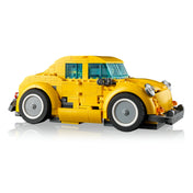 A LEGO Icons Bumblebee (10338) autó formája sárga sportkocsi változatban, részletes kidolgozással és kék átlátszó ablakokkal.