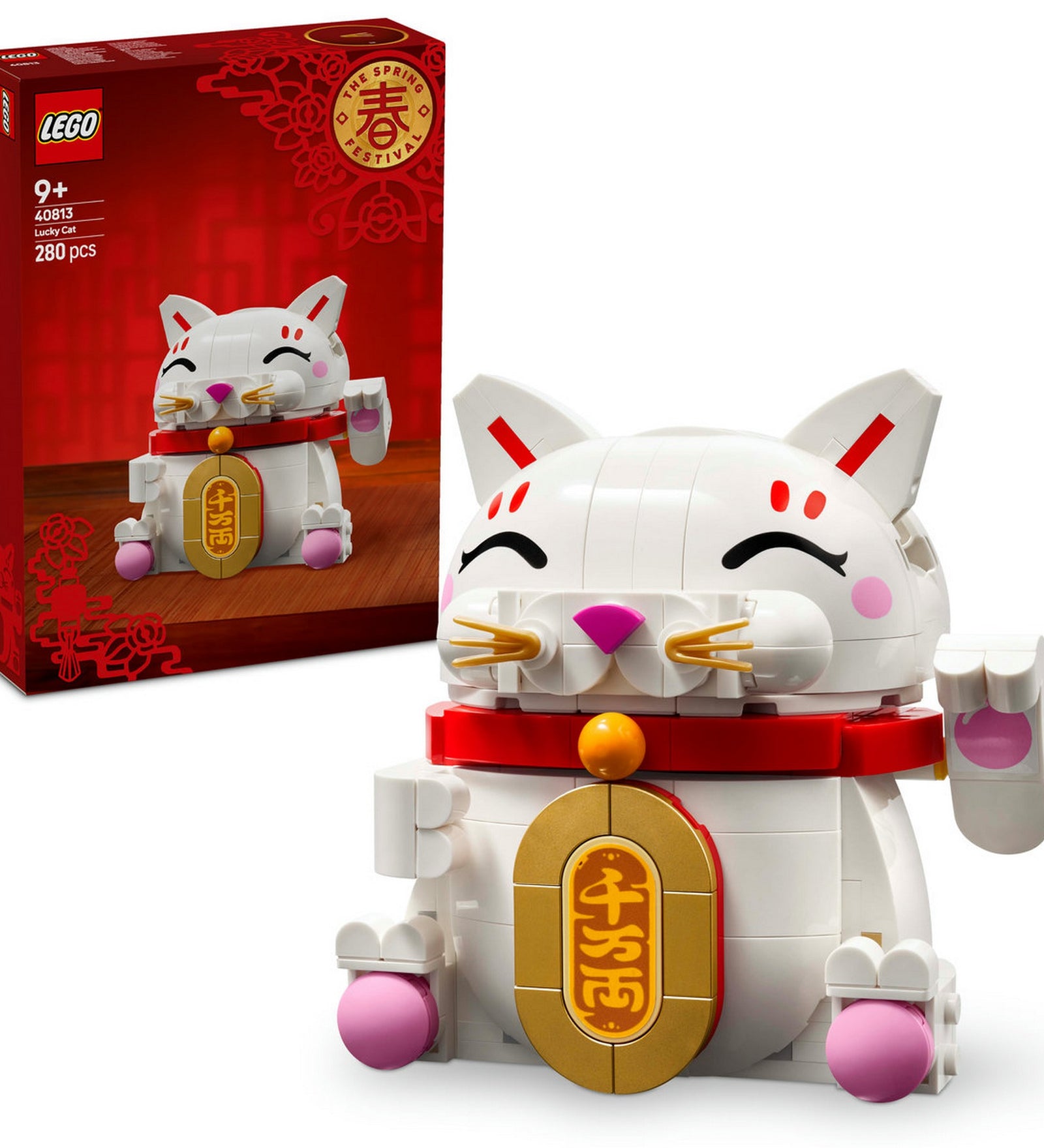 LEGO Lucky Cat (40813) – a készlet doboza és a megépített szerencsemacska modell együtt.