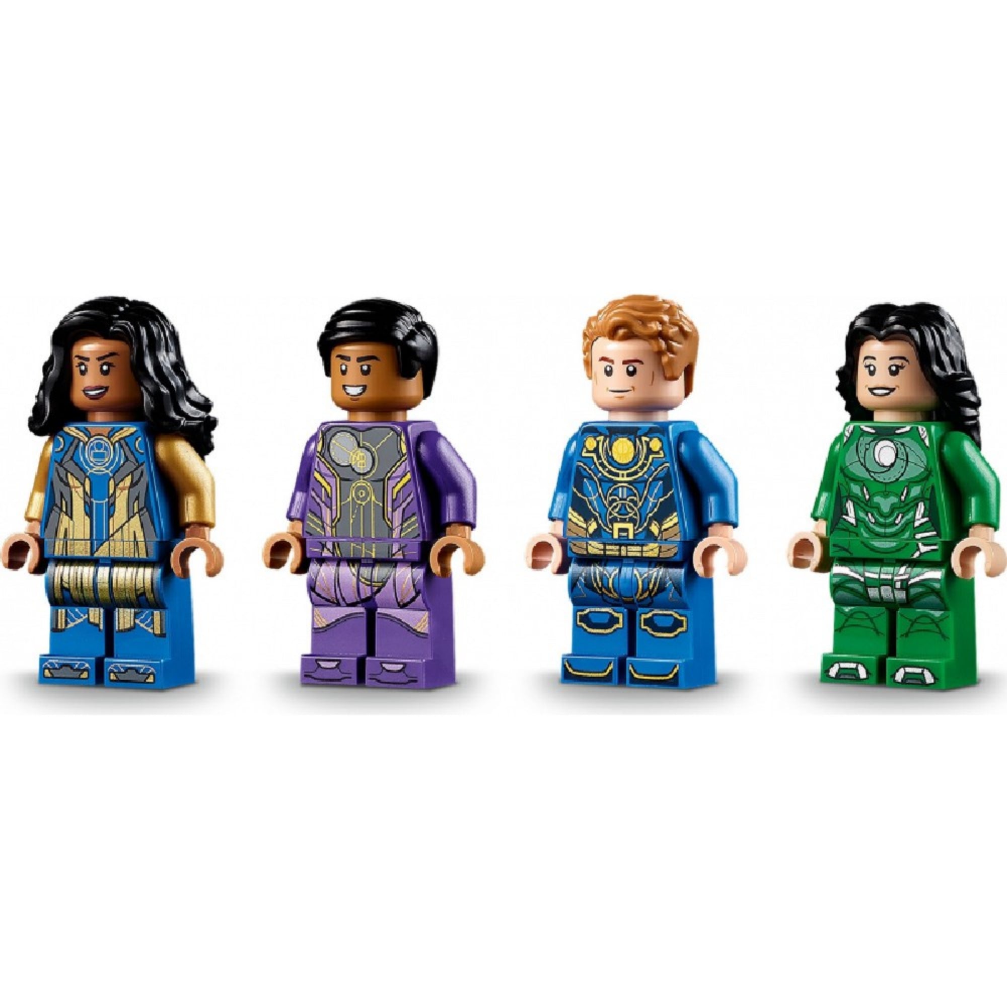 A LEGO Marvel Arishem árnyékában (76155) készlet karakterei közelről: Ikaris, Sersi, Ajak és Kingo minifigurái egyedi nyomatokkal, kiegészítő fegyverekkel, valamint a vörösen világító Arishem fej és váll részlete.