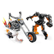 A LEGO Marvel Szellemlovas robot és motor (76245) készlet összes eleme külön elrendezve: a részletesen kidolgozott chopper típusú motor, a narancssárga-fekete robot és a Szellemlovas minifigura lánccal felfegyverkezve.