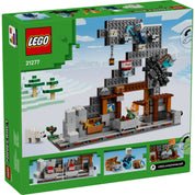 A LEGO 21277 készlet dobozának hátlapja, amely bemutatja a játékszett részletes belsejét: sínpálya, robbanó funkció, kincsesláda, TNT, valamint Alex és a bányász akció közben.