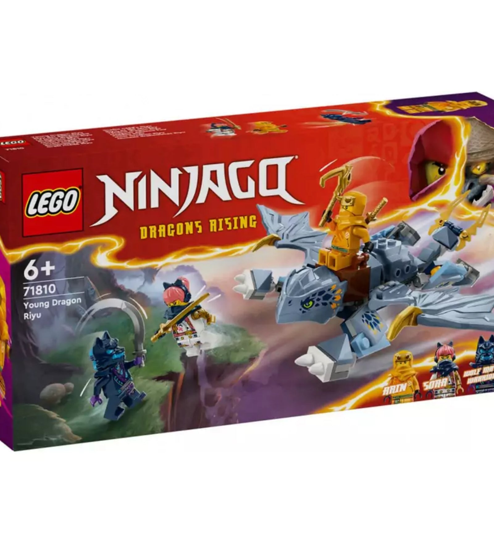 LEGO NINJAGO 71810 Riyu, az ifjú sárkány szett látványos doboza, amelyen Arin a hátán ülő fiatal sárkányon repül, Sora és farkas harcosokkal kiegészítve.