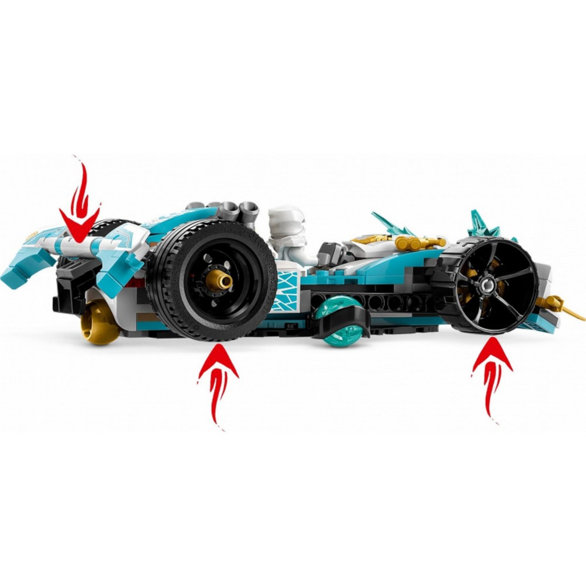 Oldalnézeti kép a LEGO NINJAGO Zane sárkányerő Spinjitzu versenyautójáról (71791), amely a jármű három mozgatható tengelyét és rugalmas kerekeit mutatja be piros nyilakkal jelölve.