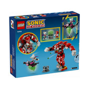 Ez a kép a LEGO Sonic the Hedgehog sorozat Knuckles’ Guardian Mech (76996) készletének hátoldalát mutatja be. A doboz hátulján részletes jelenetek és funkciók láthatók.